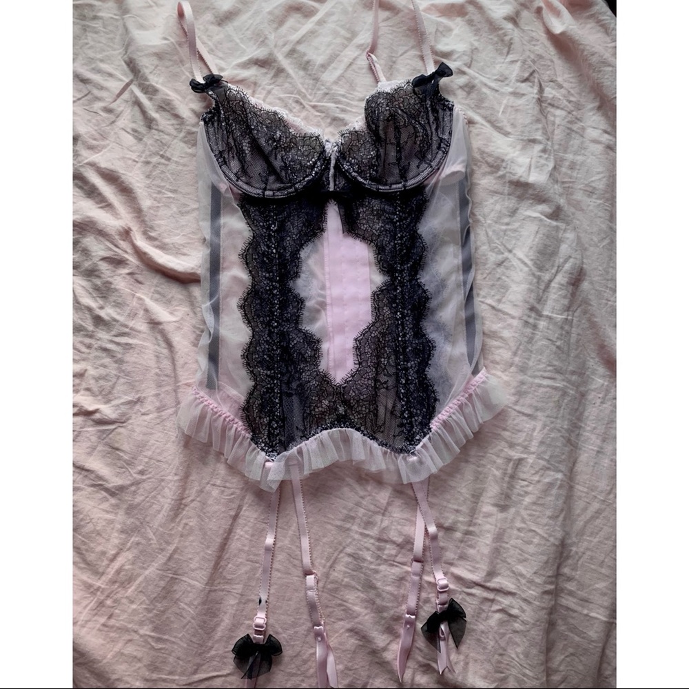 ♛ Victoria’s Secret Pink & Black Chantilly Lace Bustier ♛